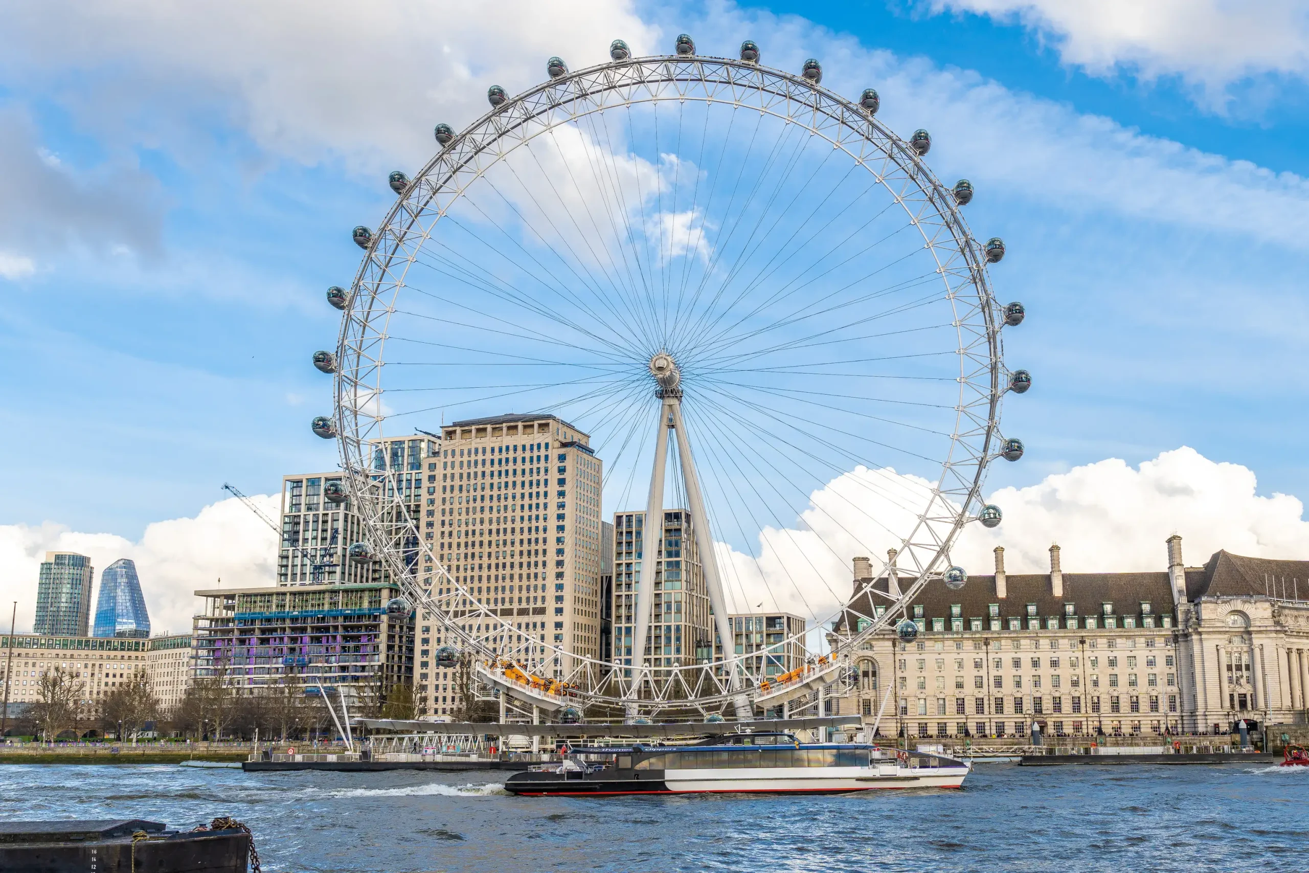 london-eye-ferris-wheel-towering-over-river-thames-2025-09-08-15-04-36-utc